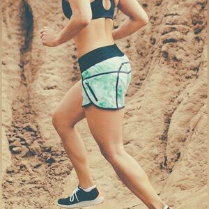 Lululemon Tracker Short Spray Dye White Blue Tropics / Black